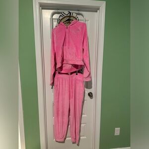 VS sweatsuit